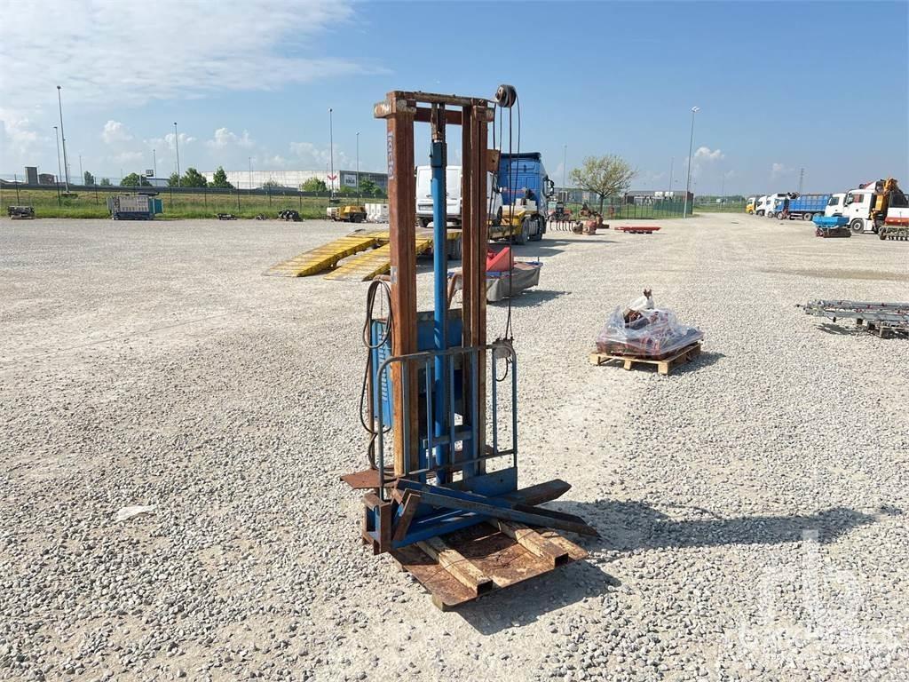  TRACTEL TL630 Palet rafları