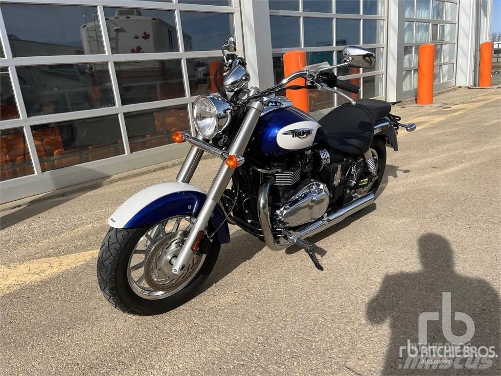 Triumph AMERICA Otomobiller