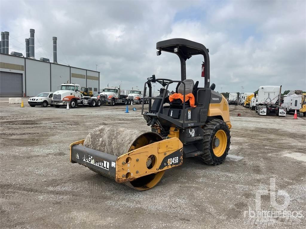 Volvo SD45B Çift tamburlu silindirler
