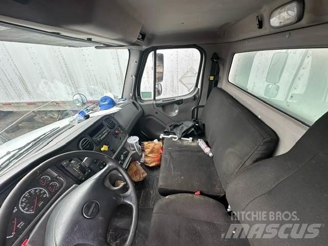 Freightliner M2 Kapali kasa kamyonlar