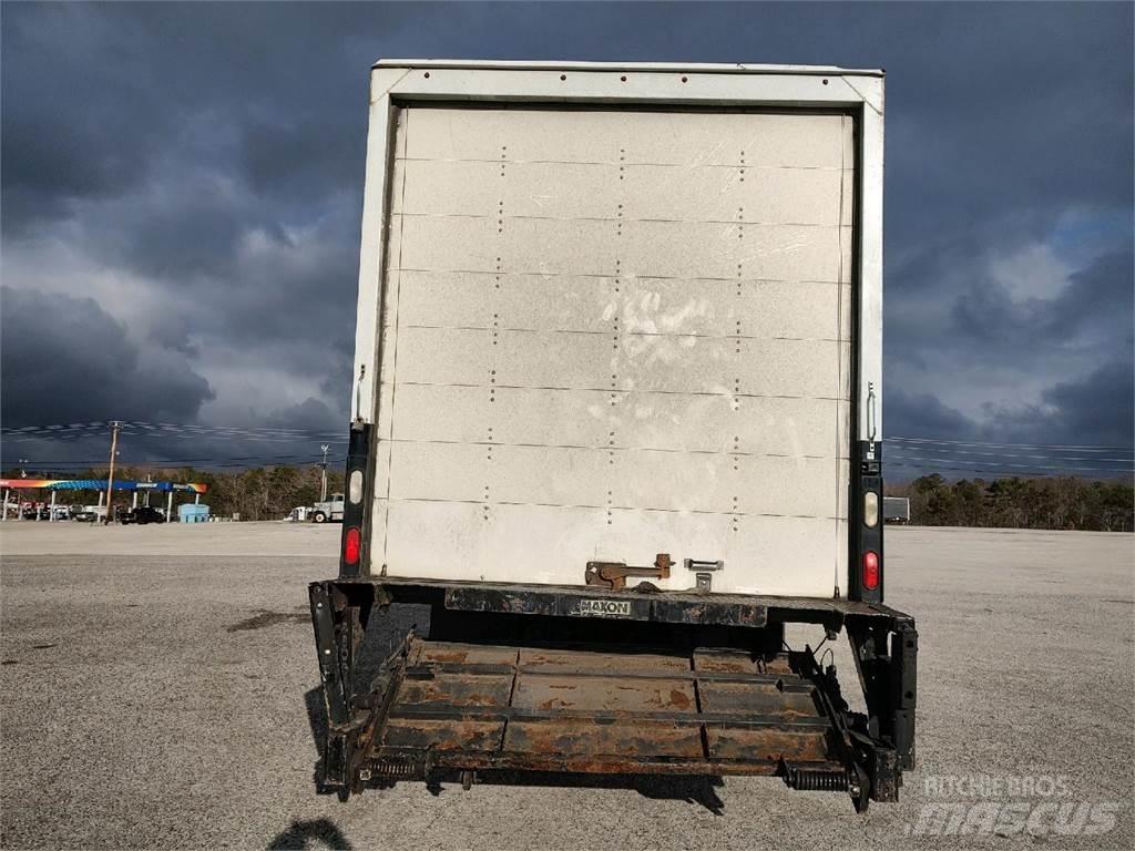 Freightliner M2 Kapali kasa kamyonlar