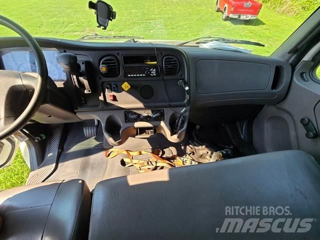 Freightliner M2 Kapali kasa kamyonlar