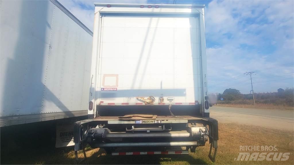 Freightliner M2 Kapali kasa kamyonlar