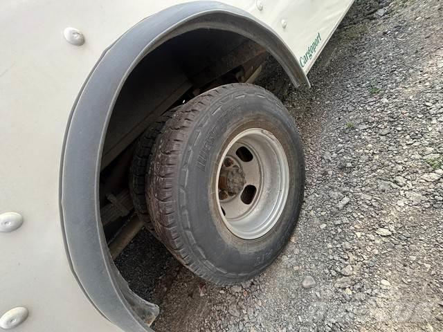 GMC Savana 4500 Kapali kasa kamyonlar