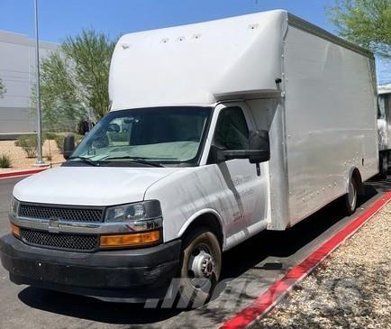 GMC Savana 4500 Kapali kasa kamyonlar