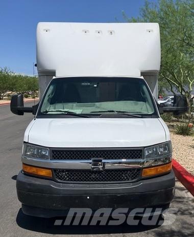 GMC Savana 4500 Kapali kasa kamyonlar