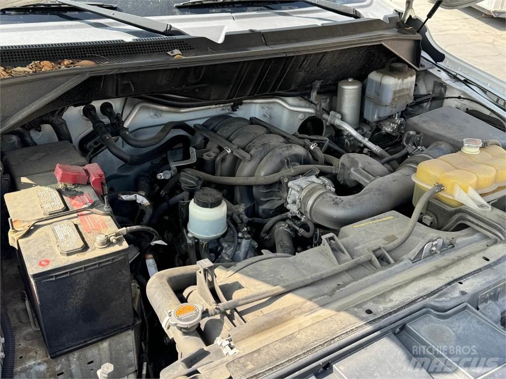 Nissan NV3500 HD Kapali kasa kamyonetler