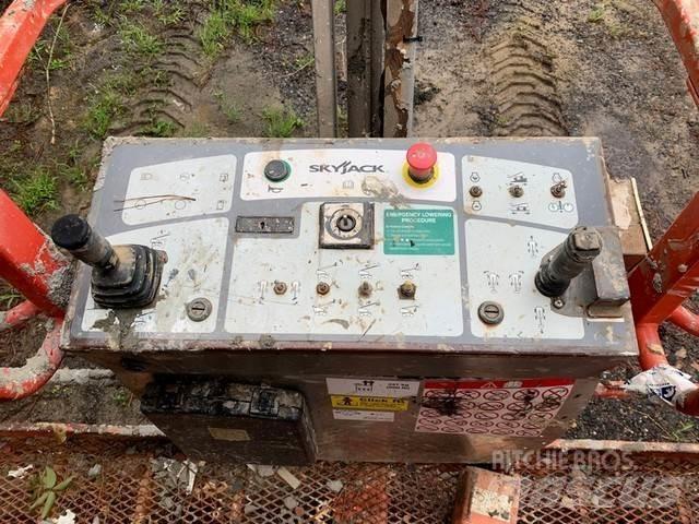 SkyJack SJ66T Kompakt kendinden tahrikli personel platformları