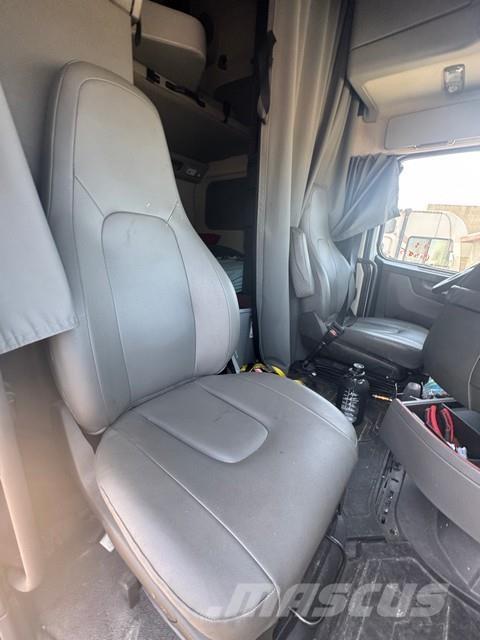 Volvo VNL64T670 Çekiciler