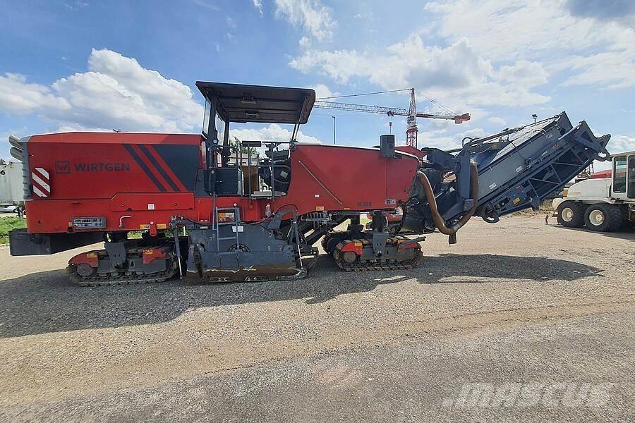 Wirtgen W 220 Asfalt kaziyicilar