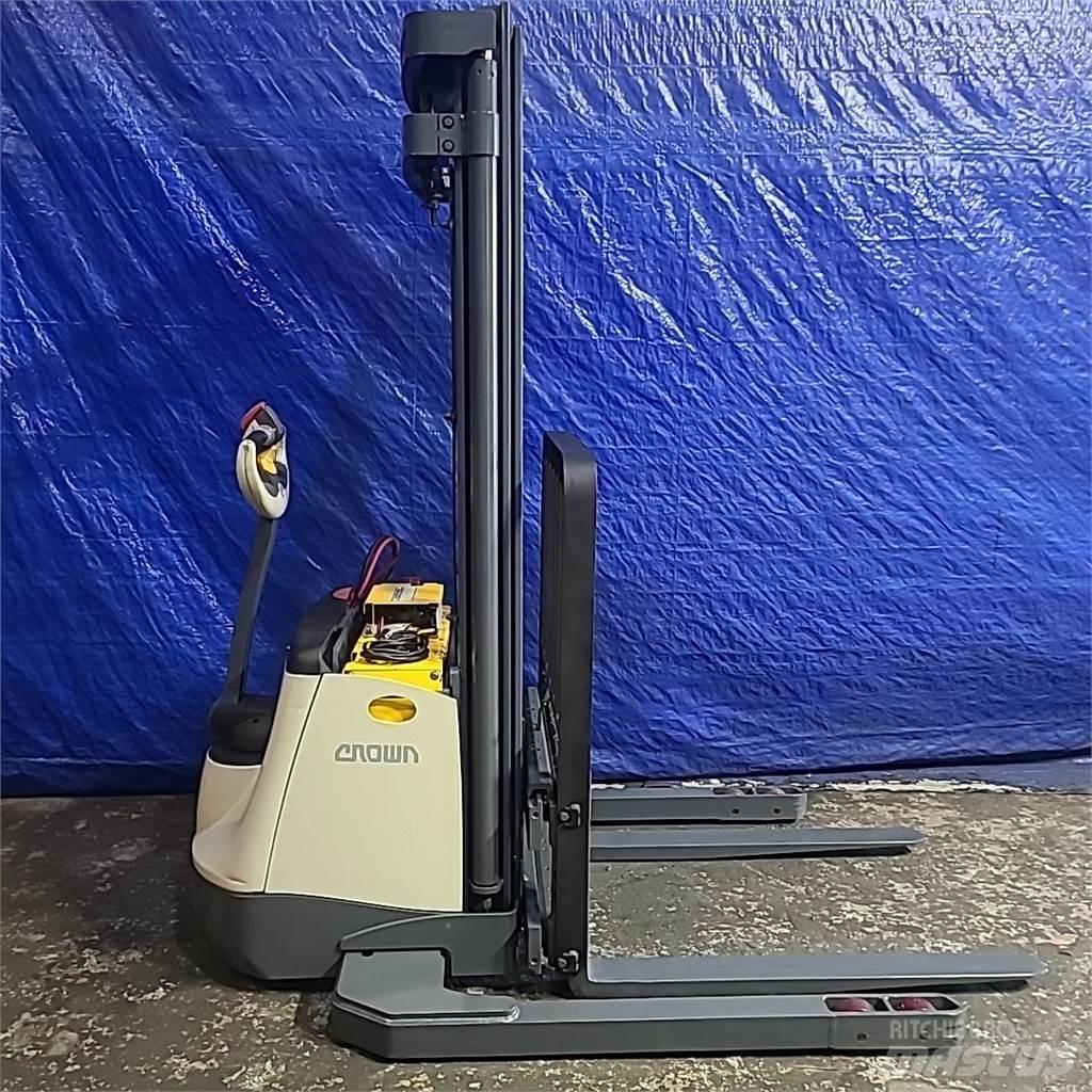 Crown SX3000-40 Akülü depo ekipmanları