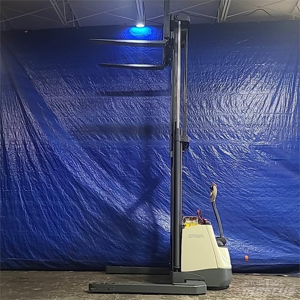 Crown SX3000-40 Akülü depo ekipmanları