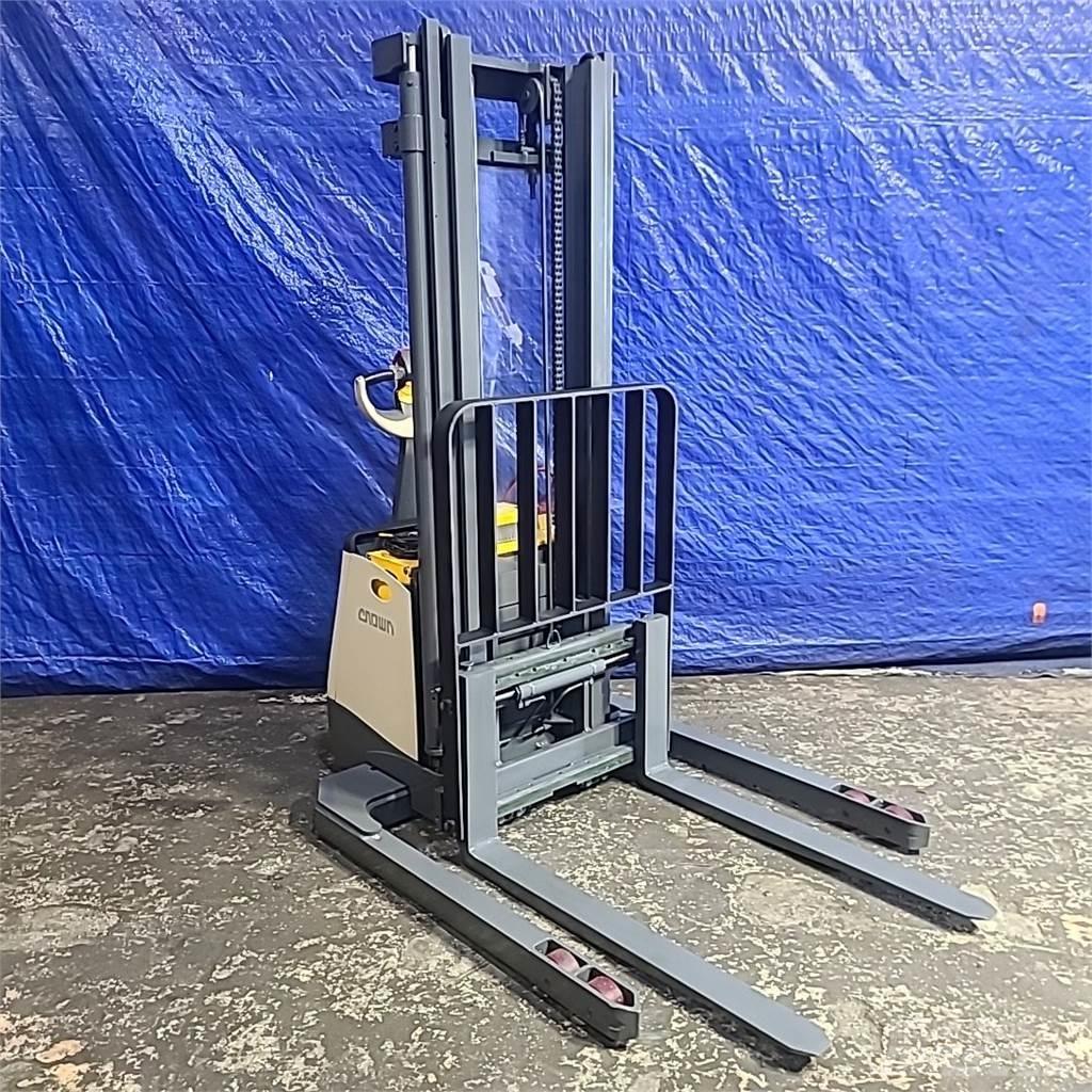 Crown SX3000-40 Akülü depo ekipmanları