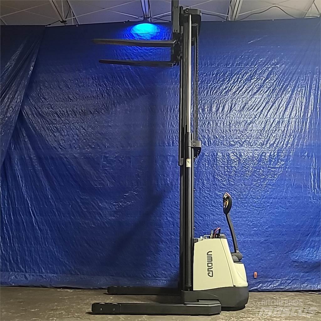 Crown SX3000-40 Akülü depo ekipmanları