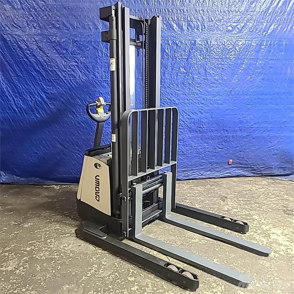 Crown SX3000-40 Akülü depo ekipmanları