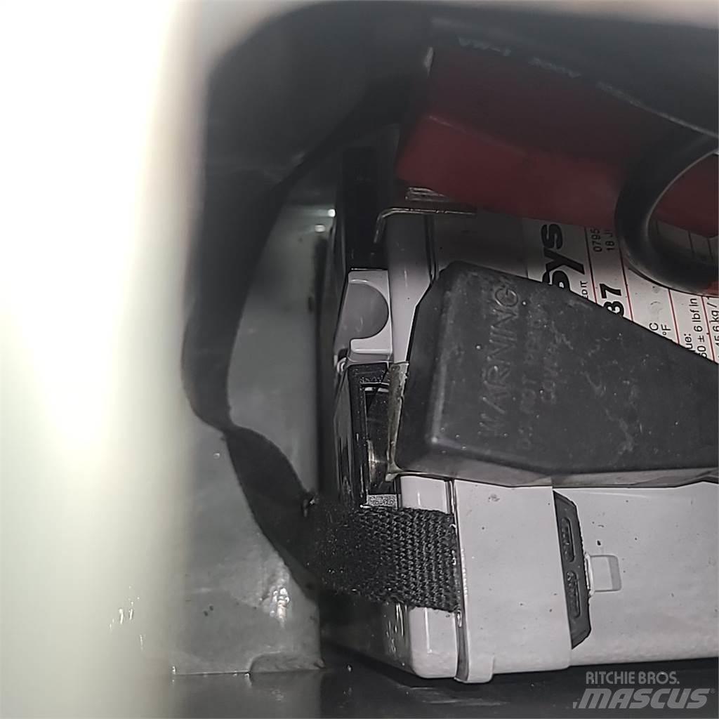 Raymond 102T-F45L Transpaletler