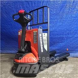 Raymond 8210 Transpaletler