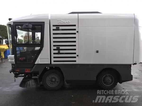 Ravo 530STH Cadde süpürücüler