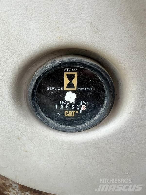 CAT 330. Paletli ekskavatörler