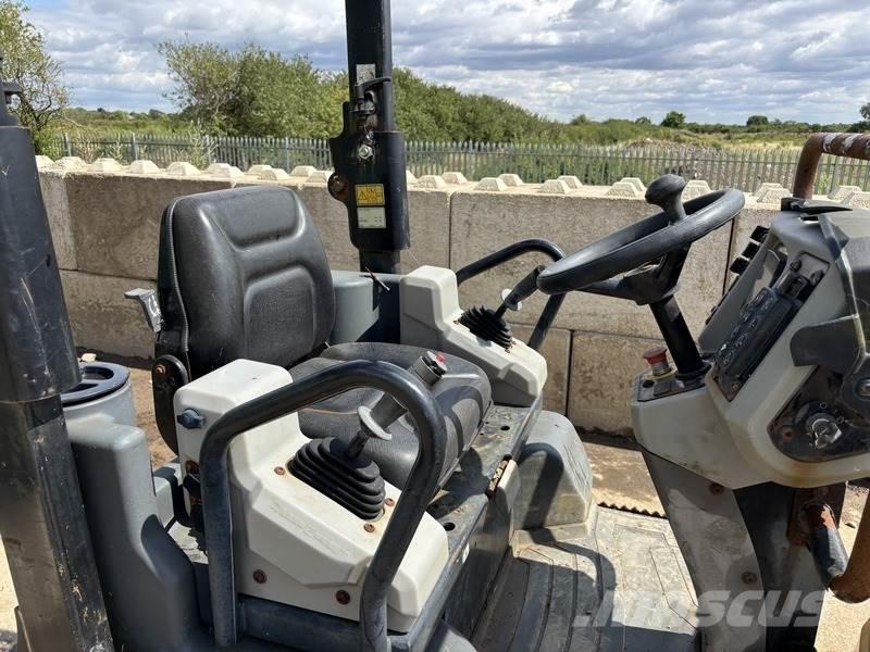 CAT CB24 B Çift tamburlu silindirler