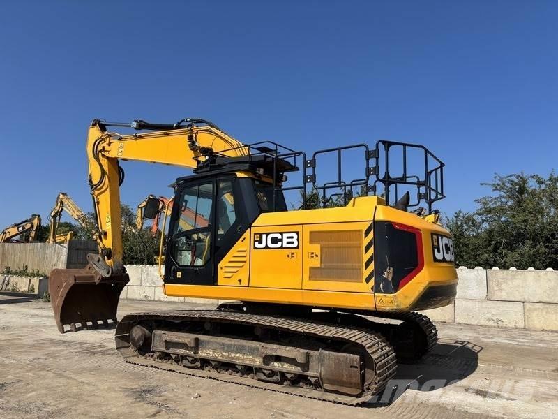 JCB 220X L 4F Paletli ekskavatörler