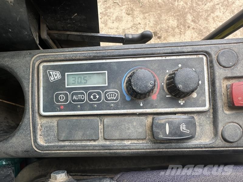 JCB JS130 Paletli ekskavatörler