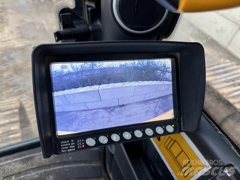 JCB JS370 LC T4 Paletli ekskavatörler