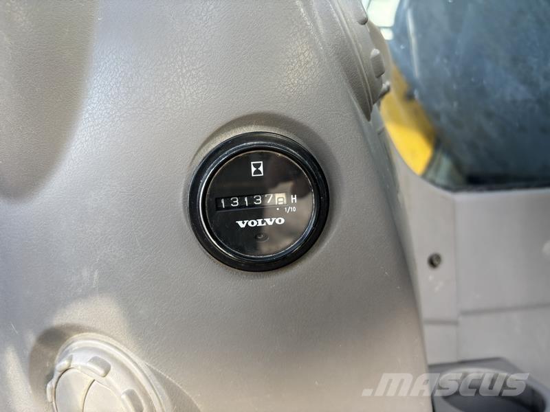 Volvo ECR235 DL Paletli ekskavatörler