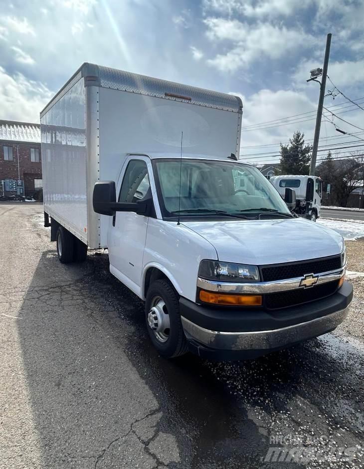 Chevrolet 3500 Kapali kasa kamyonlar