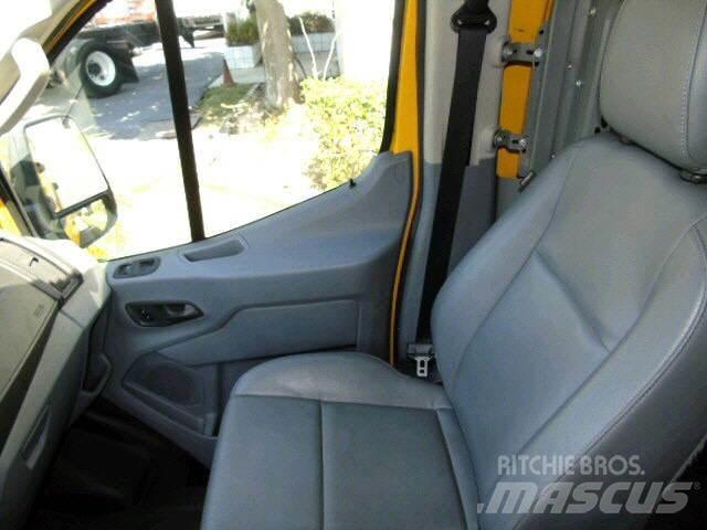 Ford TRANSIT 250 CAR Kapali kasa kamyonlar