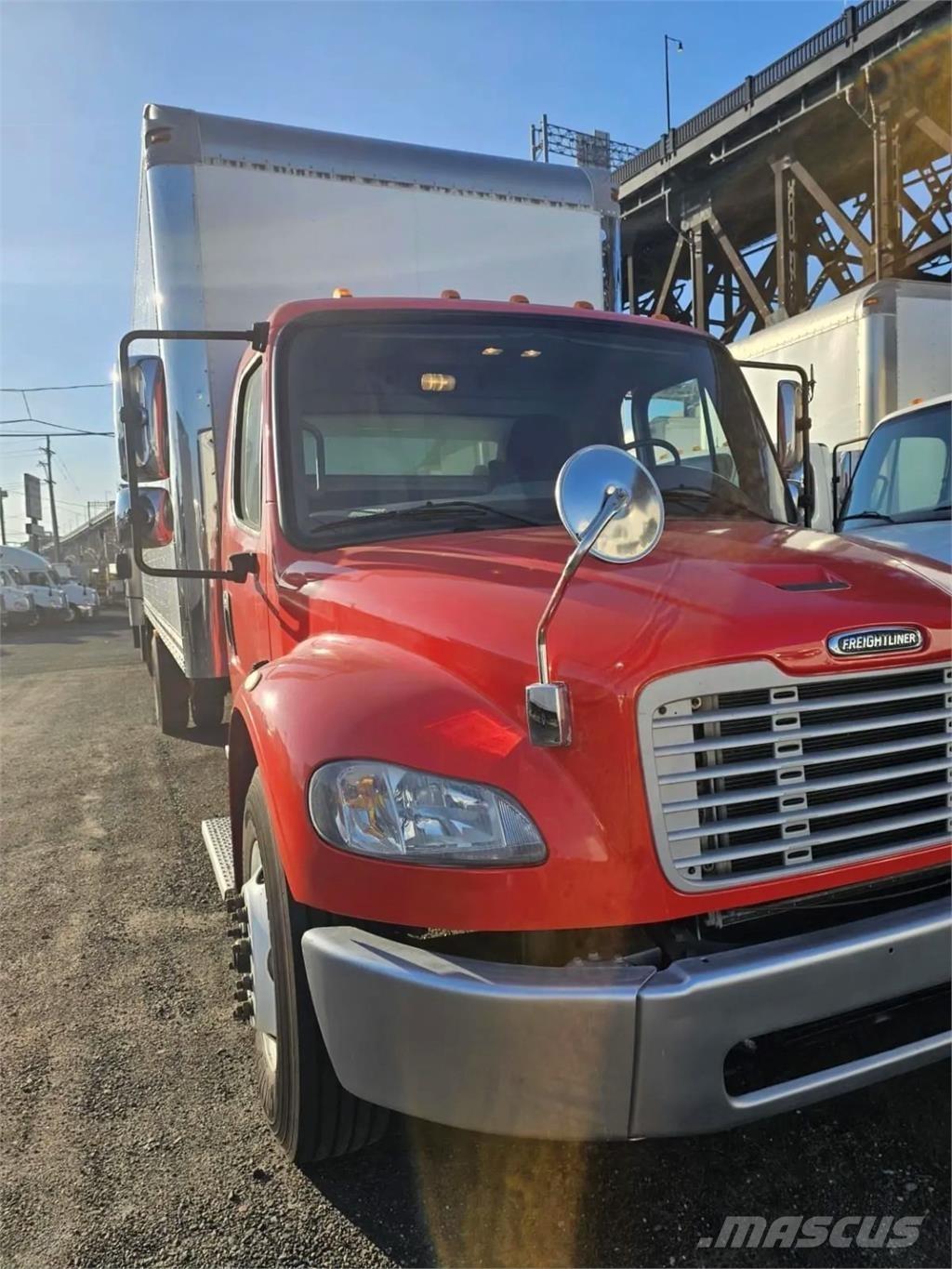 Freightliner M2 Kapali kasa kamyonlar