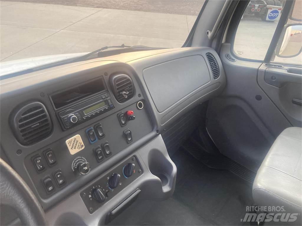 Freightliner M2 106 Çekiciler