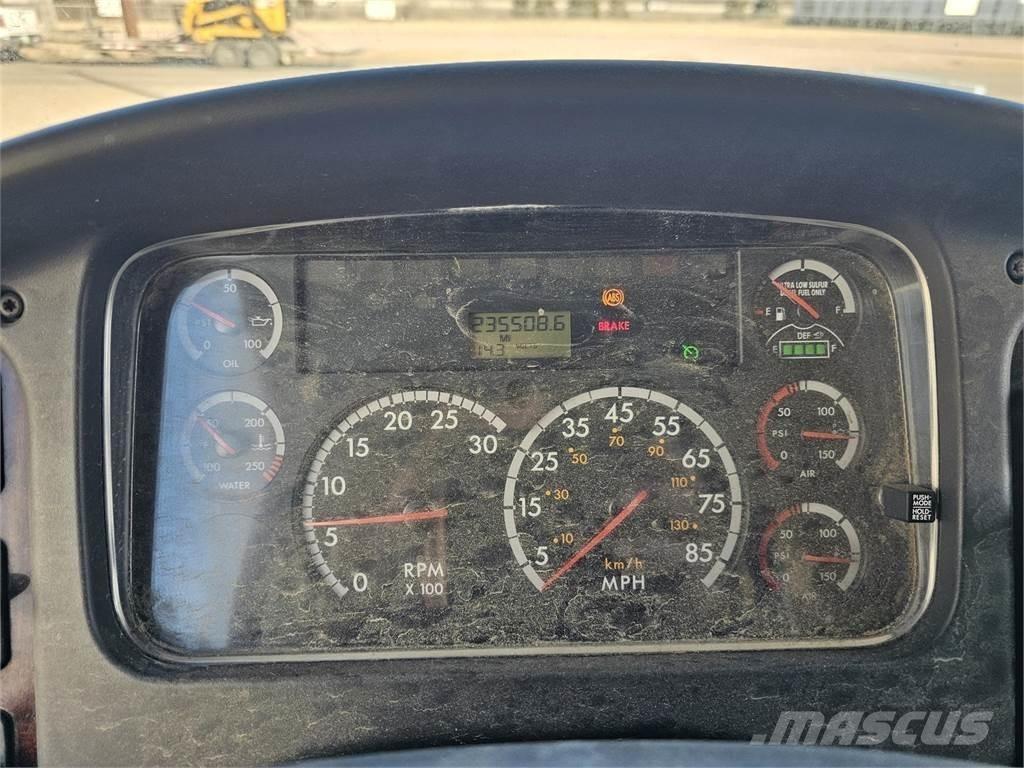 Freightliner M2 106 Çekiciler