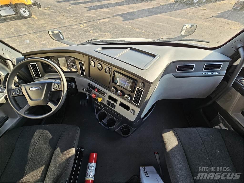 Freightliner PE116DC Çekiciler