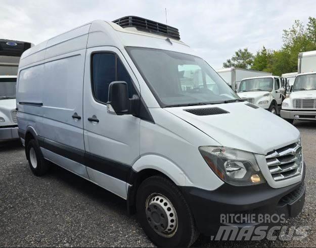 Freightliner sprinter Kapali kasa kamyonlar