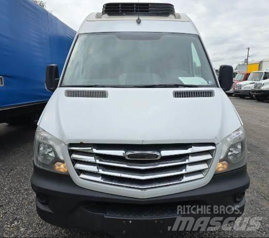 Freightliner sprinter Kapali kasa kamyonlar