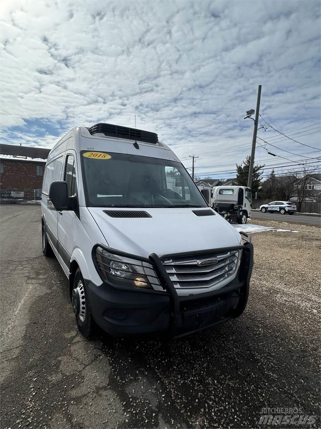 Freightliner sprinter Kapali kasa kamyonlar