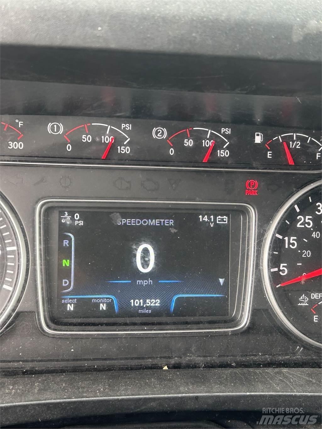 International 4300 Kapali kasa kamyonlar