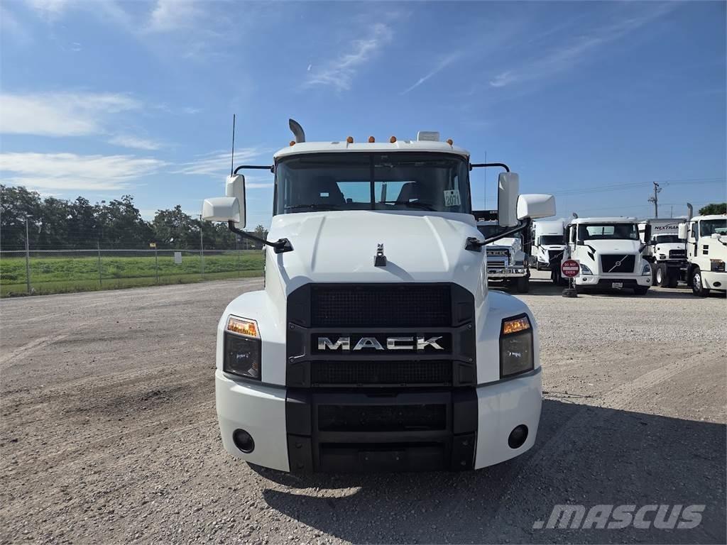 Mack AN64T Çekiciler