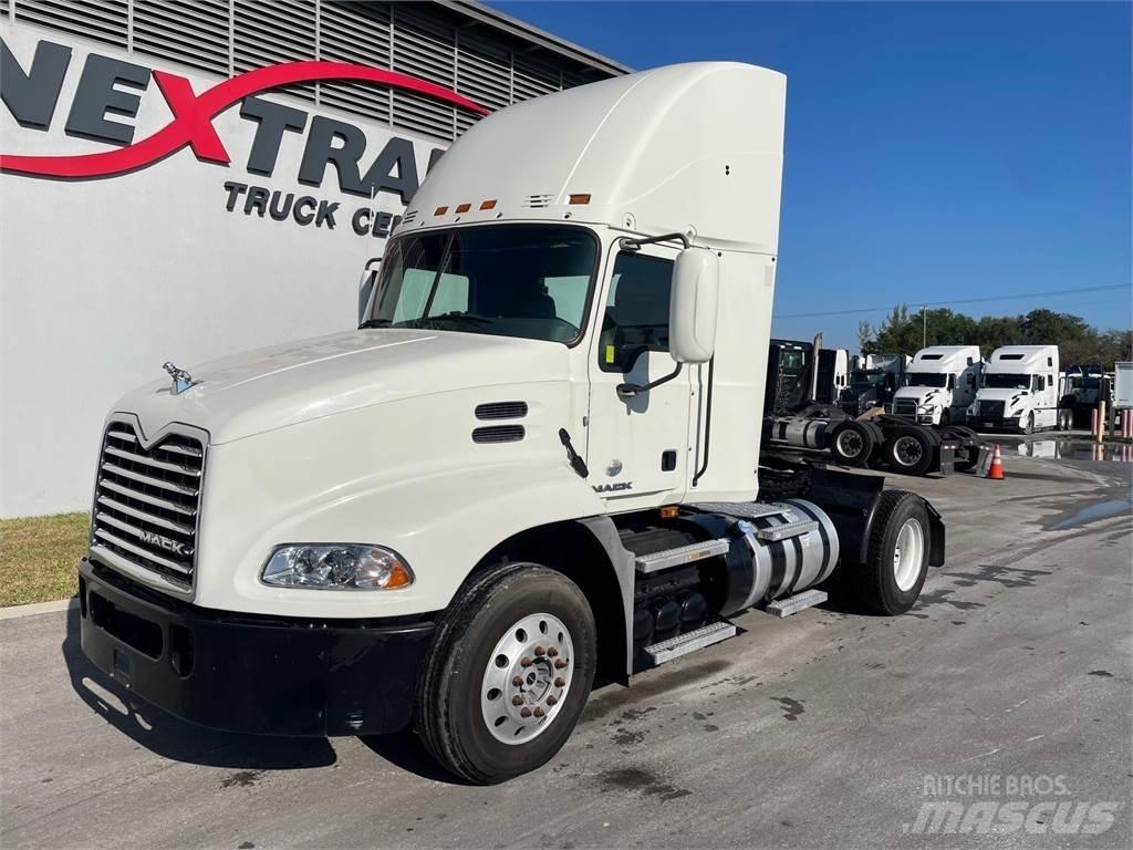 Mack CXU612 Çekiciler