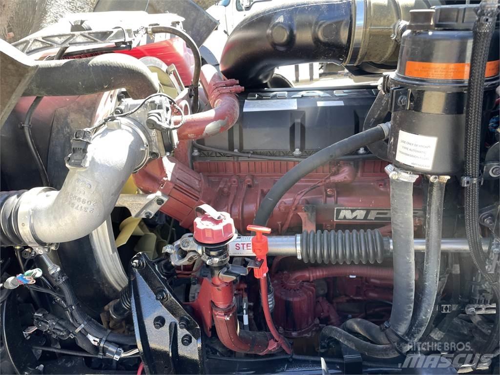 Mack GR64F Vinçli kamyonlar