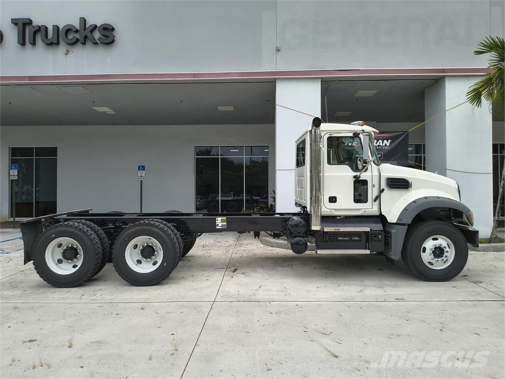 Mack GR64F Diger