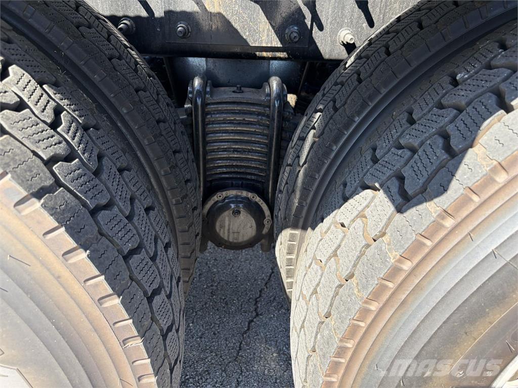 Mack GR64F Diger kamyonlar