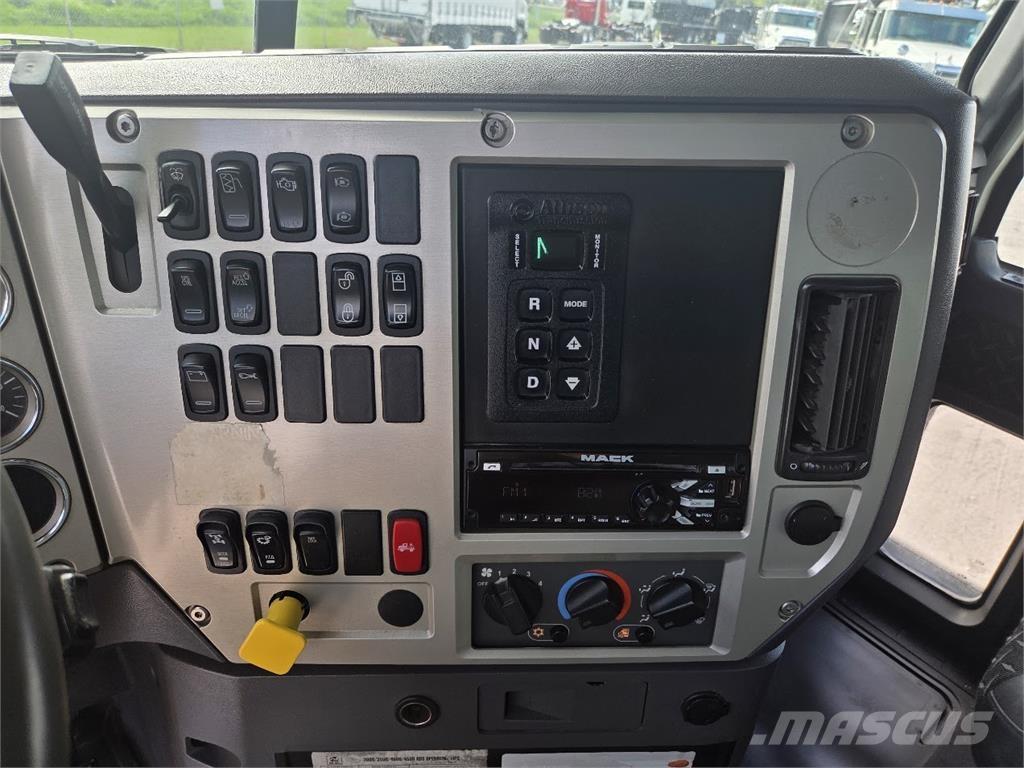 Mack GU813 Damperli kamyonlar