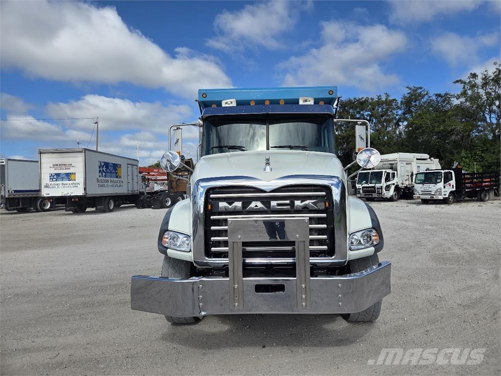 Mack GU813 Damperli kamyonlar