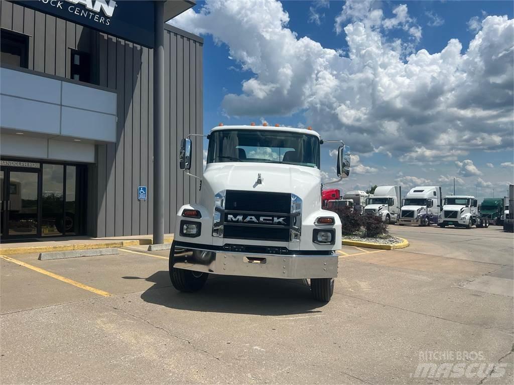 Mack MD642 Çekiciler