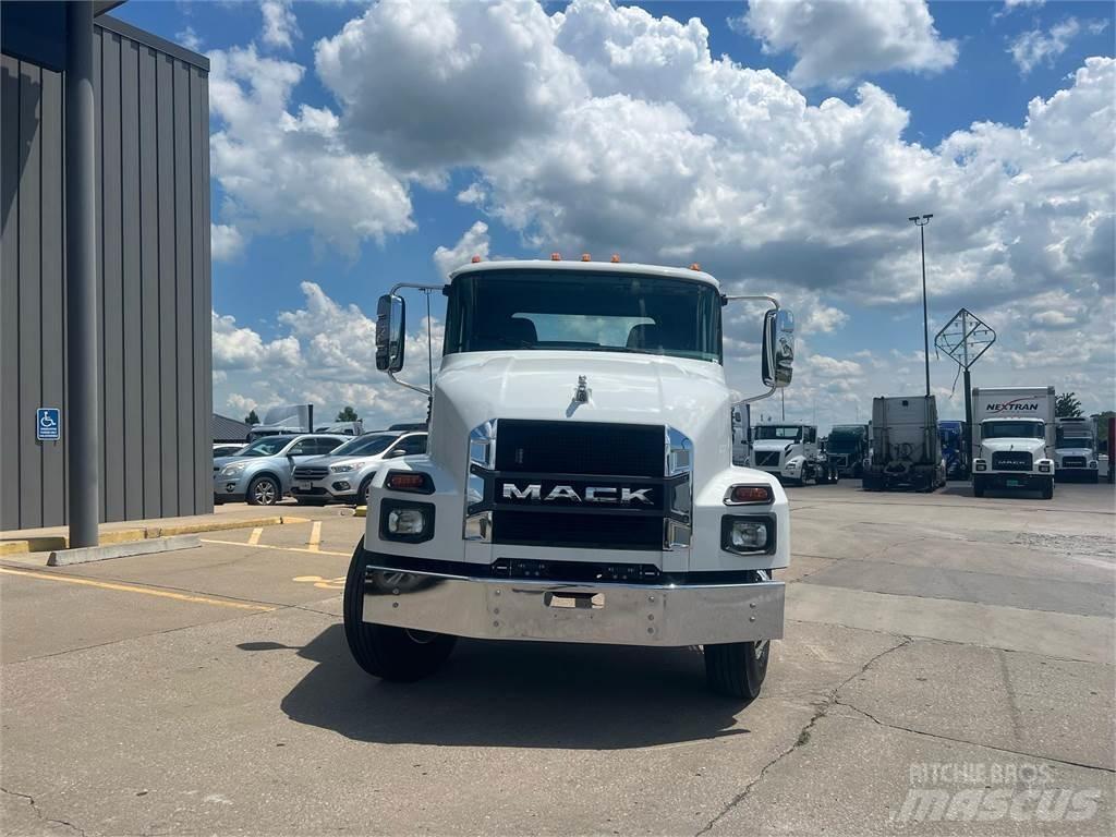 Mack MD742 Çekiciler