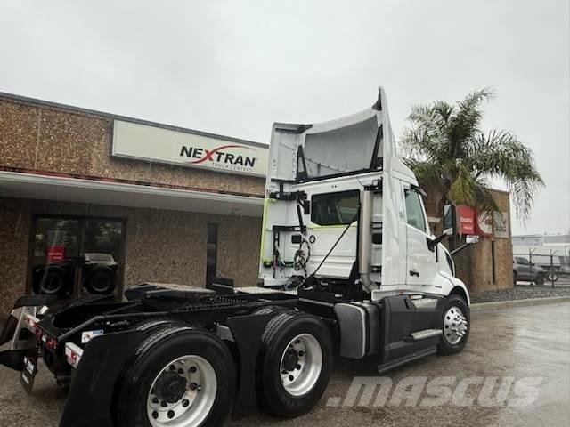 Volvo VNL64T300 Çekiciler