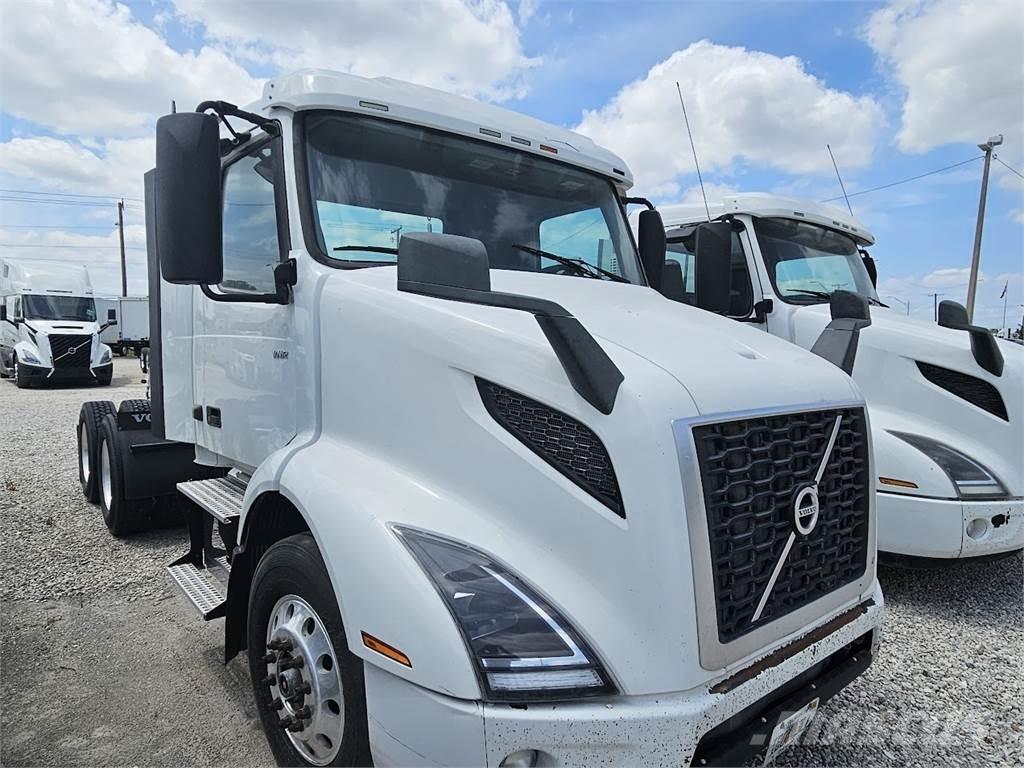 Volvo VNL64T300 Çekiciler