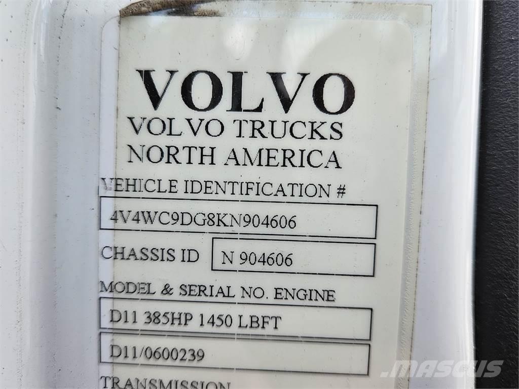 Volvo VNL64T300 Çekiciler